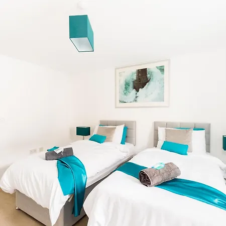 Spacious Group House For Medical Staff, Contractors & Families - Ensuites, Parking & Netflix By Dreamypads Casa de Férias Bristol
