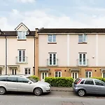Spacious Group House For Medical Staff, Contractors & Families - Ensuites, Parking & Netflix By Dreamypads بريستول