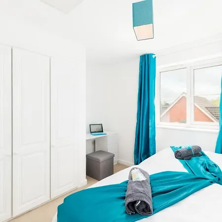 Spacious Group House For Medical Staff, Contractors & Families - Ensuites, Parking & Netflix By Dreamypads Bristol