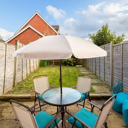 Holiday home Spacious Group House For Medical Staff, Contractors & Families - Ensuites, Parking & Netflix By Dreamypads *