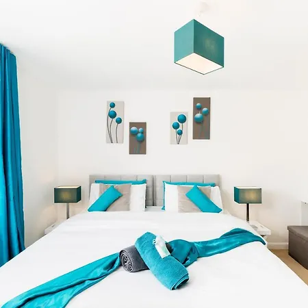 Spacious Group House For Medical Staff, Contractors & Families - Ensuites, Parking & Netflix By Dreamypads בריסטול