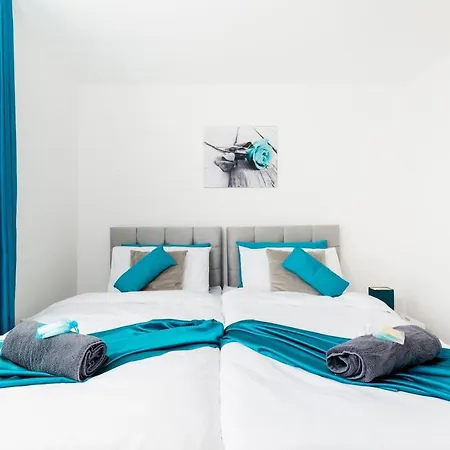 Spacious Group House For Medical Staff, Contractors & Families - Ensuites & Parking By Dreamypads *