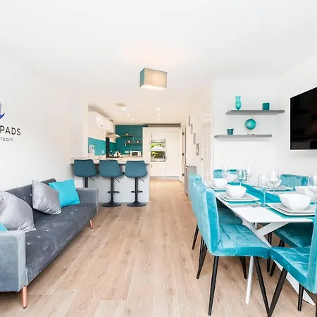 Prázdninový dům Spacious Group House For Medical Staff, Contractors & Families - Ensuites & Parking By Dreamypads