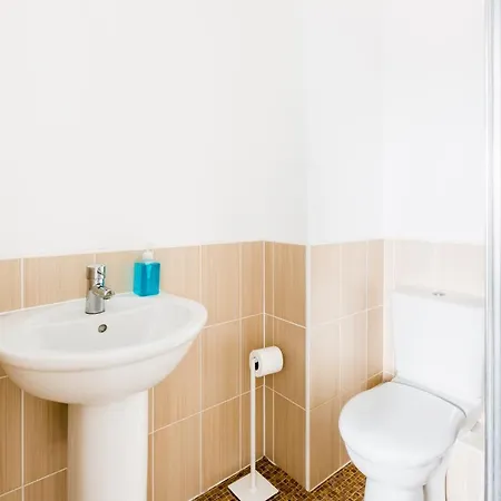 Feriehus Spacious Group House For Medical Staff, Contractors & Families - Ensuites, Parking & Netflix By Dreamypads Bristol
