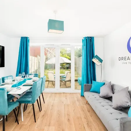 Spacious Group House For Medical Staff, Contractors & Families - Ensuites, Parking & Netflix By Dreamypads *