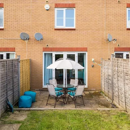 Spacious Group House For Medical Staff, Contractors & Families - Ensuites & Parking By Dreamypads * Bristol