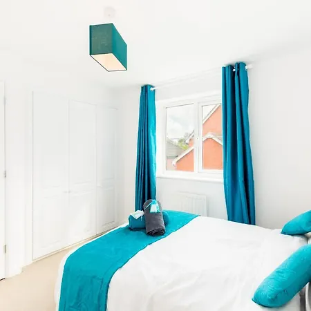 Spacious Group House For Medical Staff, Contractors & Families - Ensuites & Parking By Dreamypads Bristol