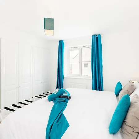 Spacious Group House For Medical Staff, Contractors & Families - Ensuites & Parking By Dreamypads * Bristol