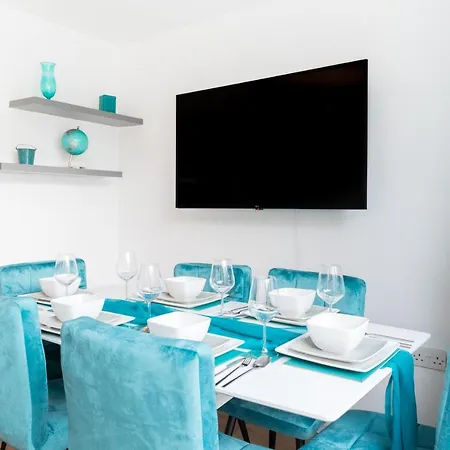 Spacious Group House For Medical Staff, Contractors & Families - Ensuites & Parking By Dreamypads Bristol