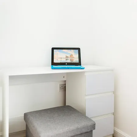 Feriehus Spacious Group House For Medical Staff, Contractors & Families - Ensuites, Parking & Netflix By Dreamypads Bristol