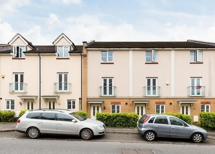 Spacious Group House For Medical Staff, Contractors & Families - Ensuites, Parking & Netflix By Dreamypads Bristol