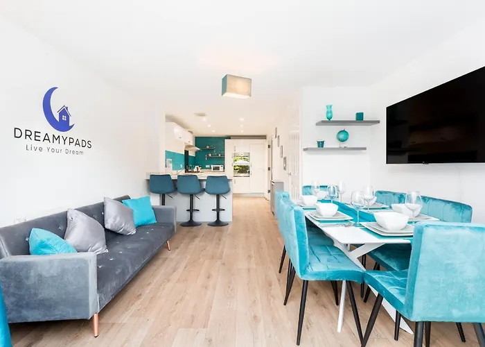 Hébergement de vacances Spacious Group House For Medical Staff, Contractors & Families - Ensuites, Parking & Netflix By Dreamypads