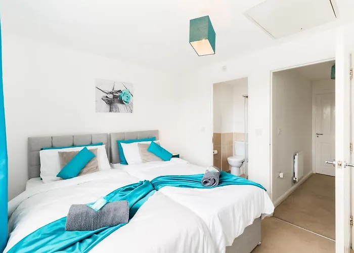 Spacious Group House For Medical Staff, Contractors & Families - Ensuites, Parking & Netflix By Dreamypads Hébergement de vacances Bristol