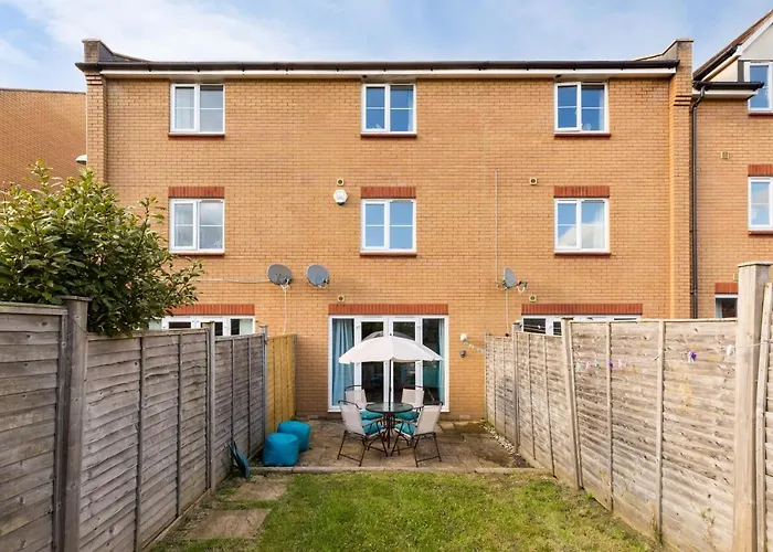 Spacious Group House For Medical Staff, Contractors & Families - Ensuites, Parking & Netflix By Dreamypads