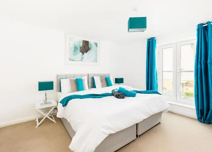 Spacious Group House For Medical Staff, Contractors & Families - Ensuites, Parking & Netflix By Dreamypads Hébergement de vacances Bristol