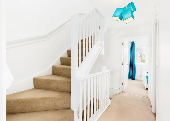 Spacious Group House For Medical Staff, Contractors & Families - Ensuites, Parking & Netflix By Dreamypads Hébergement de vacances