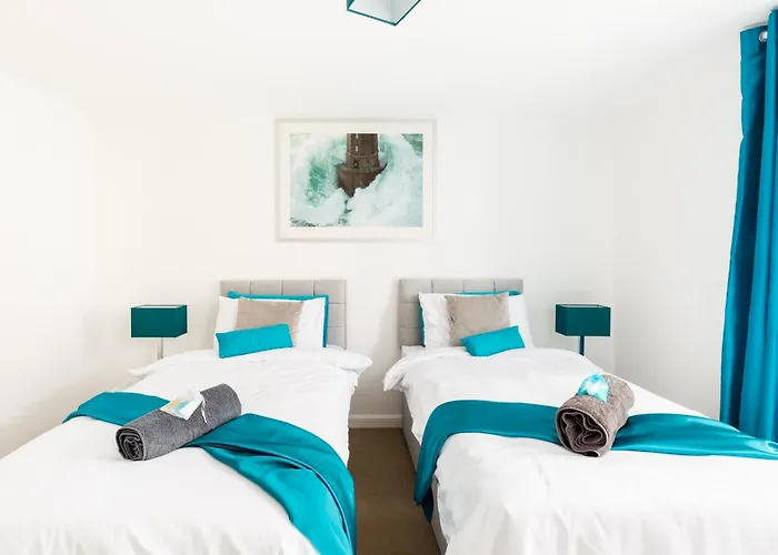 Spacious Group House For Medical Staff, Contractors & Families - Ensuites, Parking & Netflix By Dreamypads