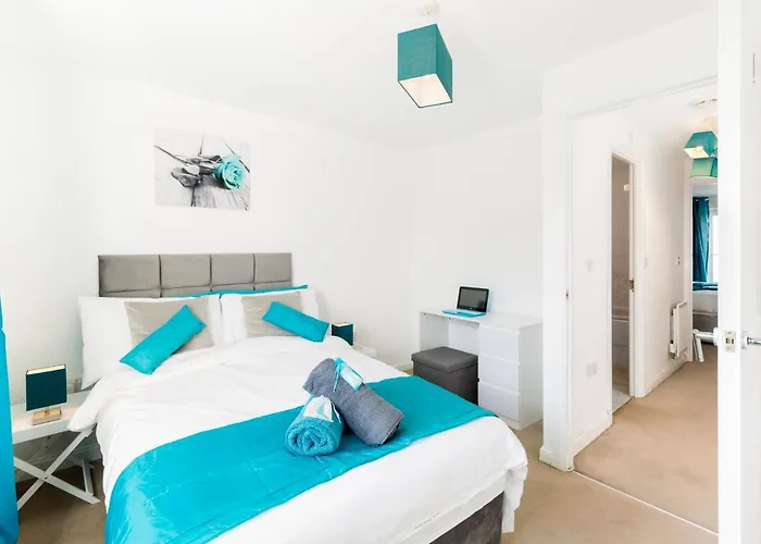 Spacious Group House For Medical Staff, Contractors & Families - Ensuites, Parking & Netflix By Dreamypads 別荘 *