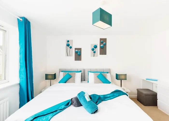 Spacious Group House For Medical Staff, Contractors & Families - Ensuites, Parking & Netflix By Dreamypads ブリストル