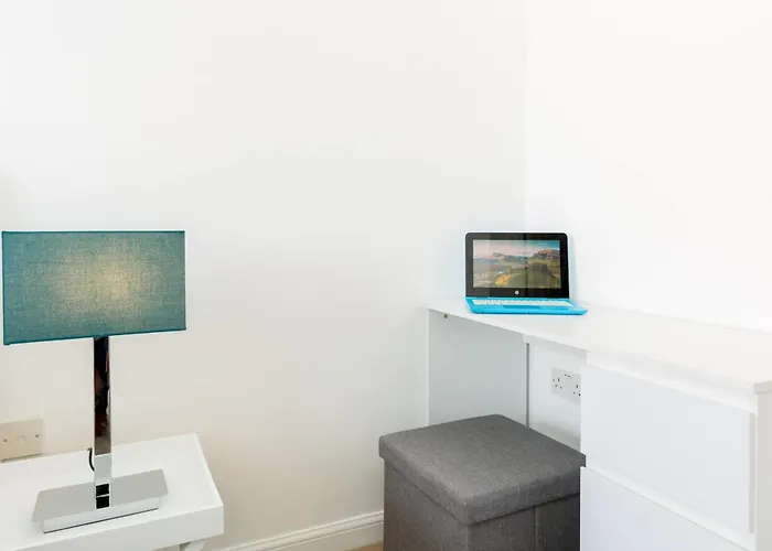 Spacious Group House For Medical Staff, Contractors & Families - Ensuites, Parking & Netflix By Dreamypads 別荘