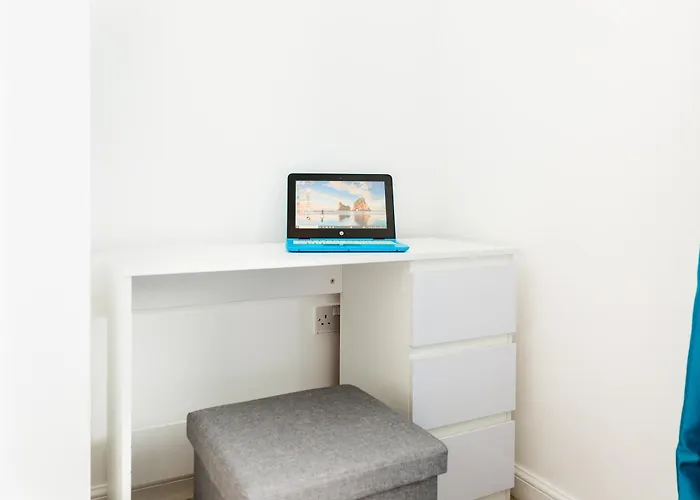 別荘 Spacious Group House For Medical Staff, Contractors & Families - Ensuites, Parking & Netflix By Dreamypads ブリストル